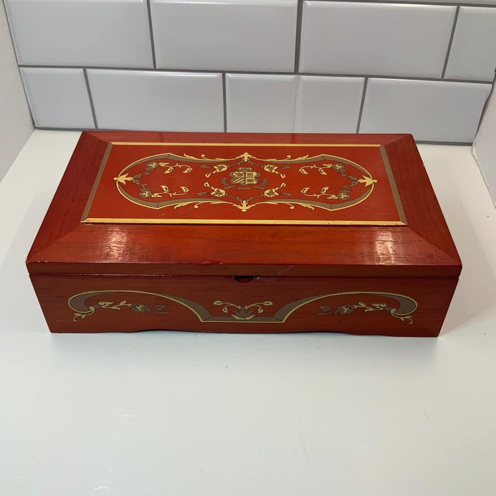 Vintage Princess Marcella Borghese Red Wooden Musical Jewelry Box Green Velvet